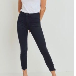 Just Black Jeans skinny leg . Like New. Size 26